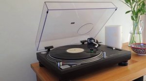 Technics SL-1210 MK2 turntable demo.
