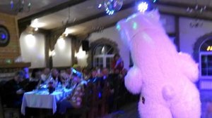 Зажигательный белый мишка! Поздравление белый мишка