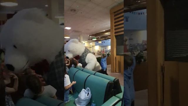 Дети в восторге! Поздравление белый мишка