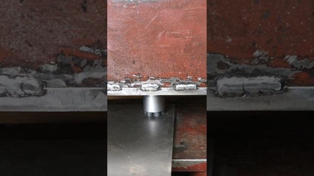 Штамповка металла. Видео взято с канала Mehamozg, ссылка в описании.