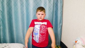 Игорь не хочет убирать игрушки Папа купил настоящего робота