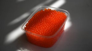 Рекордные цены или просрочка: на фоне подорожания красной икры активизировались мошенники