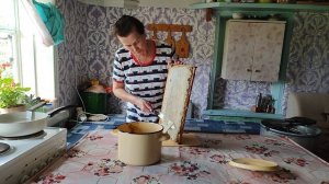 готовим рамки к откачке мёда