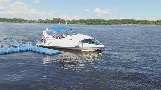 Прогулочный катер Paritetboat Looker 440 на Волге в Ярославле (16.06.2024)