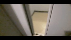 очень шумный лифт.