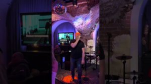 Караоке.  Джимми пой !  Рюмка