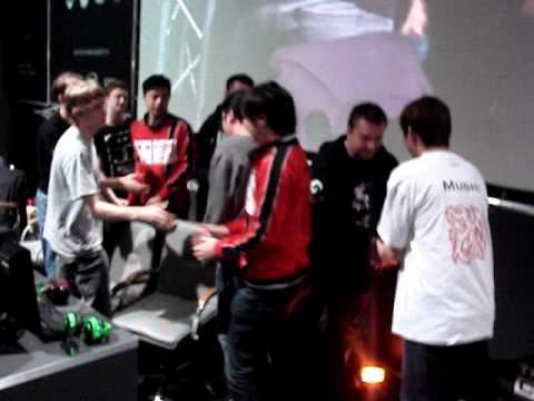 Празднование Team DK выигрыша SLTV LAN FINALS Season IX смотреть онлайн