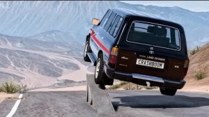 Машинки гоняют по городу | Мультфильмы для детей - Сборник реалистичных аварий  ноябрь 2024