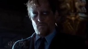 зомби напал на девочку (это твоя попытка спасти подруг)