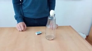 Опыт с яйцом и атмосферным давлением