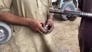 Снова ремонт трактора в полевых условиях