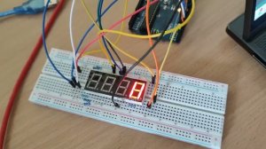 Лабораторная работа 5.1 Семисегментный индикатор четырехразрядный. Выводим цифры