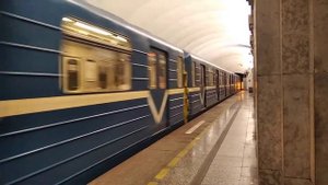 81-540/541.2 прибывает на станцию метро Крестовский Остров.