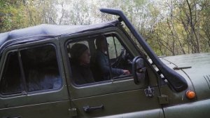 Бездорожье видео. Подготовленные ЛУАЗ 969, УАЗ , НИВА штурмуют бездорожье и БРОД часть 2