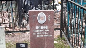 Это так необычно ! Кладбище как парк...