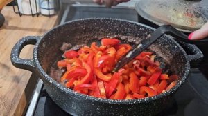 Телятина с перцем и луком. Очень вкусно и просто. Таким рецептом делятся с подругами