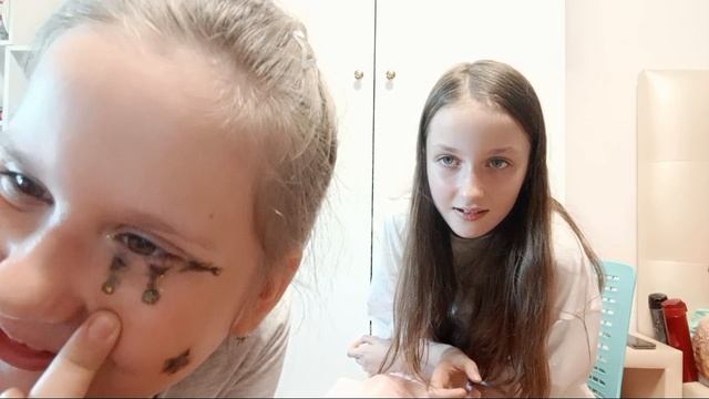 Делаем макияж друг другу смотреть онлайн