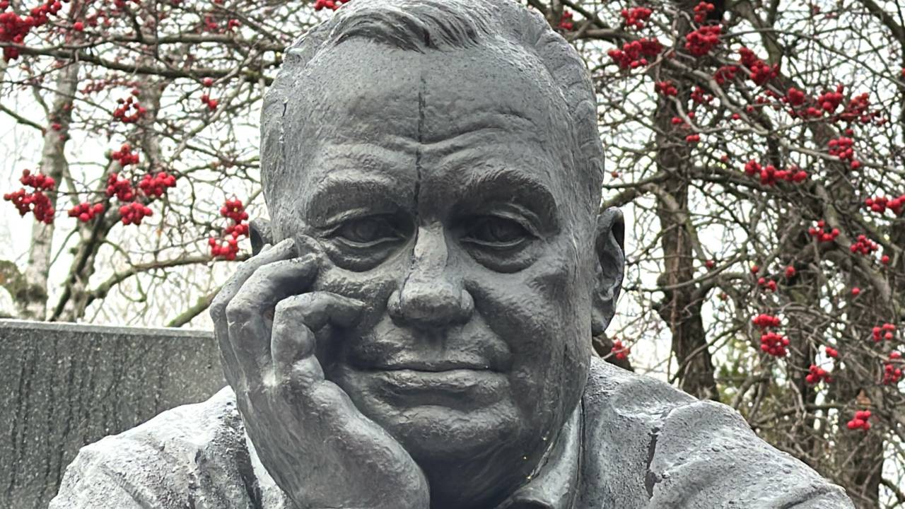 9 лет со дня смерти ЛЕГЕНДАРНОГО режиссёра Эльдара Рязанова🙏30 ноября 2024.Новодевичье кладбище.