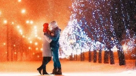 С наступающей зимой! С первой любовью!