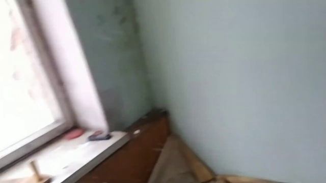 Заброшенный пионерлагерь. Проволока мозаики и бассейн без воды) смотреть онлайн