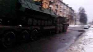 Маз-537 пытается выехать на проспект