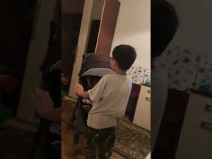 когда нет ни интернета,ни тв и очень-преочень скучно,на свет появляются "живые" игры🧸🧒👶🚼