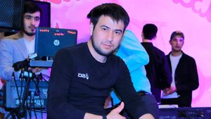 Узбекский и таджикский певец Нуриддин (живёт в Москве, выезжает по другим городам)