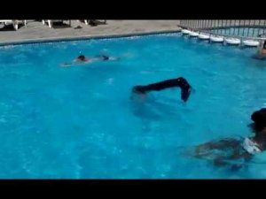 Настоящая Русалка в бассейне