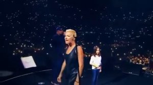 Баста с дочкой поют Сансара