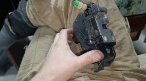 Ремонт Замка водительской двери на Лада Xray, Renault Fluence и Kaptur.