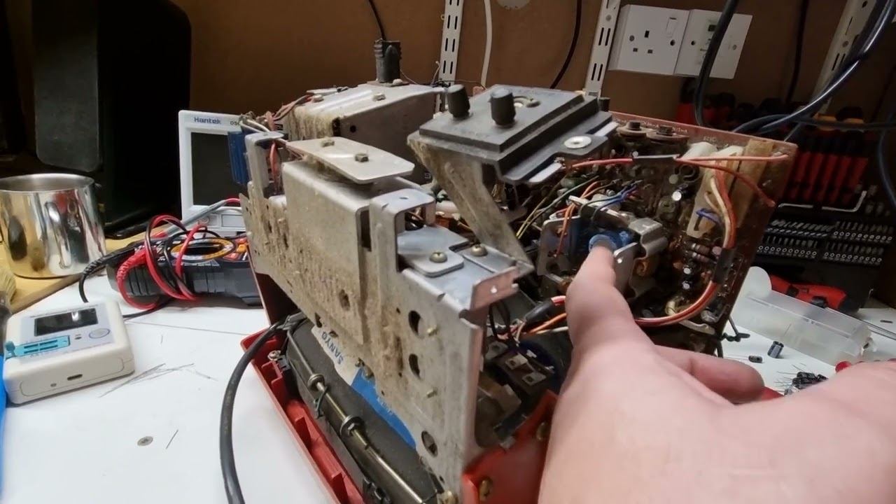 Sanyo 10 T150 Black and White portable TV смотреть онлайн