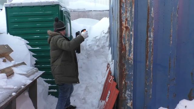 Очищаю дорожку от снега и почему у вертолета медленно крутится хвостовой пропеллер