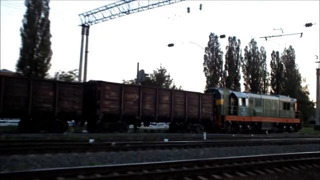 ЧМЭ3Т-7313 с грузовым составом на ст.Хмельницкий (CME3T-7313 on Khmelnytskyi train station) смотреть онлайн