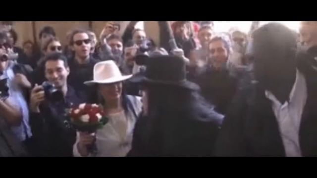 Oggi sposi infernali (Richard Benson marries Ester Esposito, 7 aprile 2013) смотреть онлайн