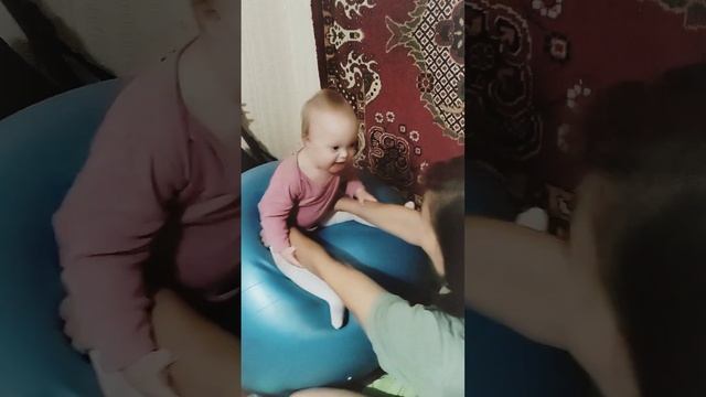 #супернастуся #солнечныймалыш #синдромдауна #downsyndrome #грудничковыймассаж #мячдляфитнеса #фитбол