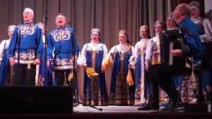 "По селу тропинкой кривенькой" исполняет Хор русской песни "Московская сторонушка"