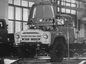 Новое в производстве автомобилей ЗИЛ. Автосборочный корпус. СССР 1967год