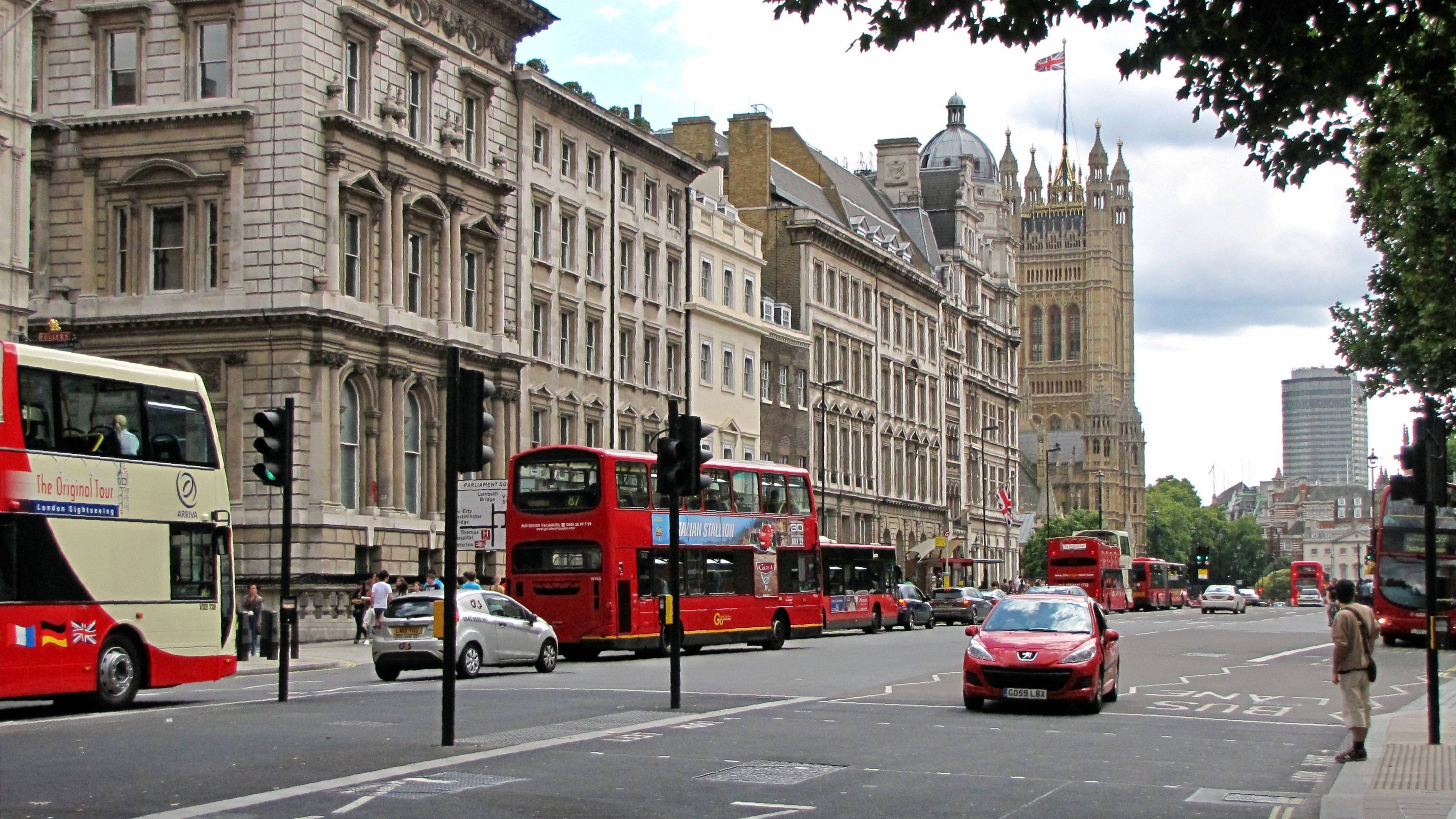 London springer. Оксфорд-стрит в Лондоне. Лондон улица Болтонс. Исторический центр Лондона улицы. Исторический центр города Лондон.