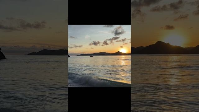 Закат на острове Ла-Диг