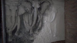 покраска барельефа бегущие слоны