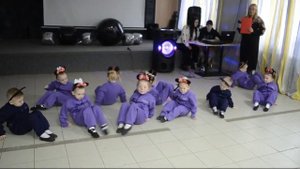 Танец Микки Микки Маус