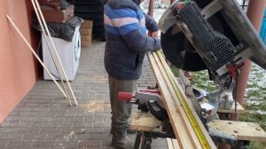 Купил двери за 1000 рублей, сделал коробку из ящика с мусорки, в какой цвет покрасить?