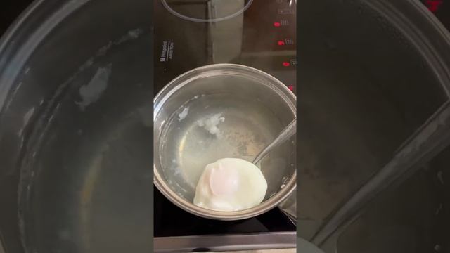 #яйцопашот #foodvlog #хочуврек #готовимдома #вкусноипросто #еда #хочувтоп #вкусныйзавтрак #cooking смотреть онлайн