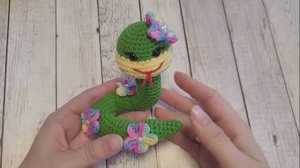 Несложная Змея крючком! Змейка Цветочная королева! Новогодние поделки!