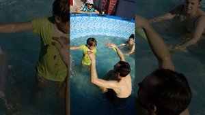 Гости отдыхают у нас в бассейне