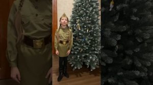 Стих «ЁЛКА» Юлия Друнина