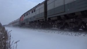 Тепловоз 2ТЭ116УД-030 с пассажирским поездом