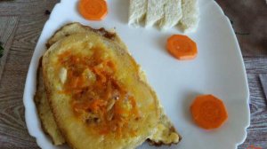 Яичница в хлебе с начинкой