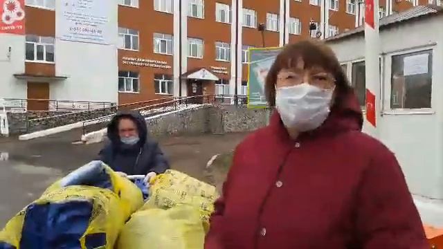 Передача в Демскую ГКБ 160 комбинезонов и 2 бесконтактных термометров смотреть онлайн