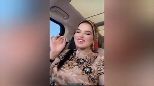 Фарахноз Шарафова бо куртаи точики суруд мехонад 2024